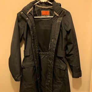 Merrell urbaine long black rain jacket. Guc. XS.